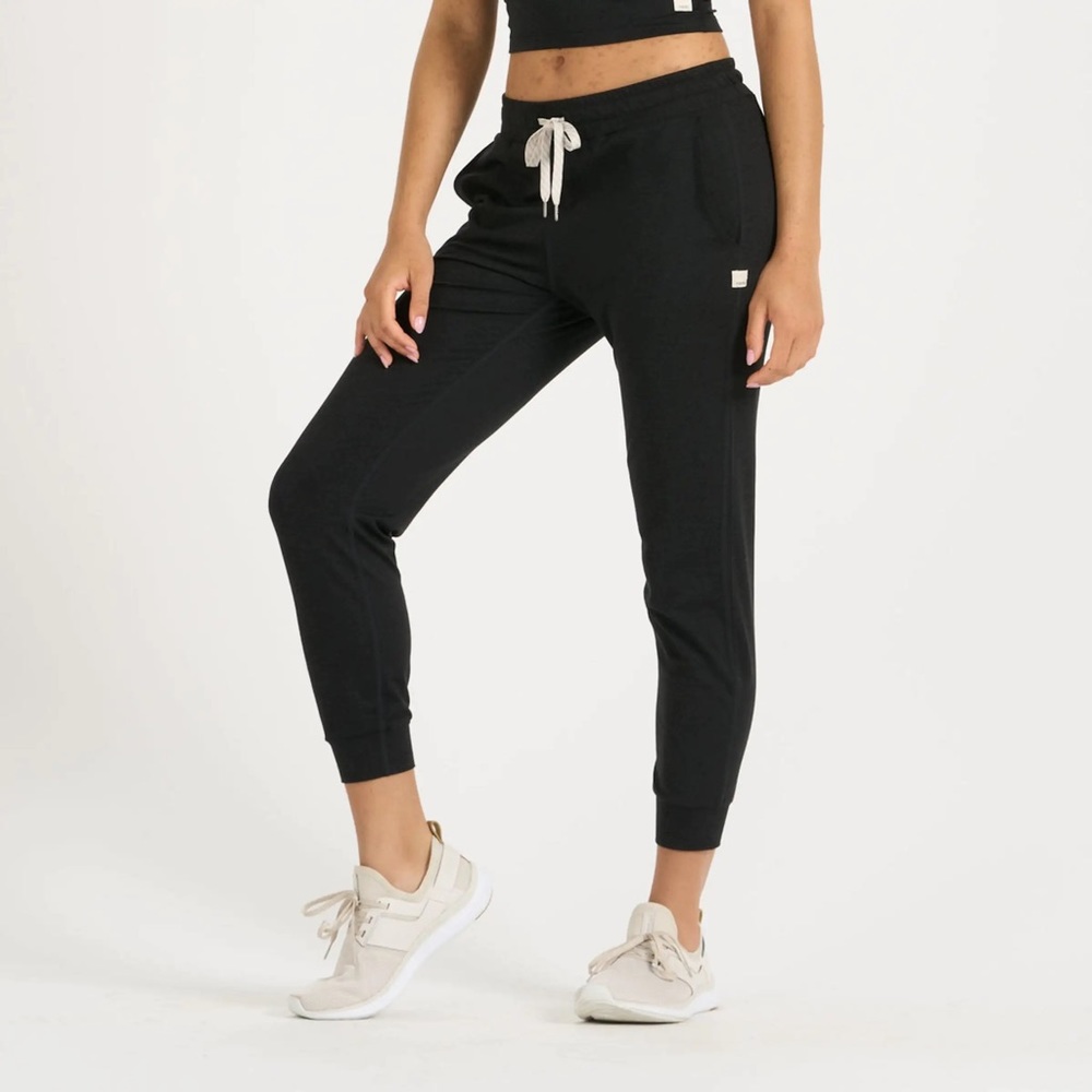 Vuori womens Performance Jogger black
